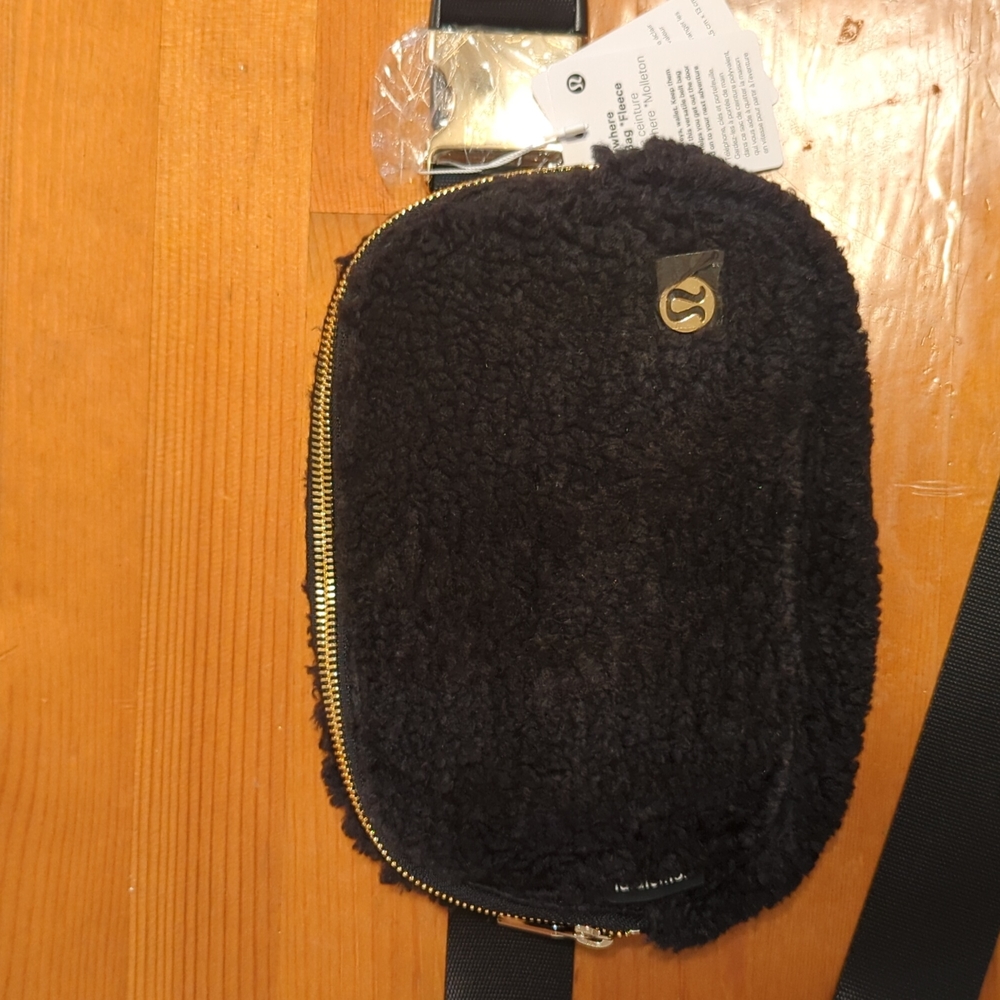 BN with tags Lululemon everywhere belt bag fleece black